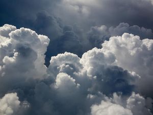 Mengapa Tidak Semua Awan Menghasilkan Hujan? Mengapa Tidak Semua Awan Menghasilkan Hujan?