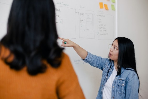 Ilustrasi lingkungan kerja (Foto: Unsplash/Jason Goodman)