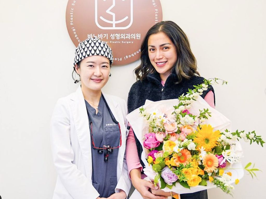 7 Foto Jessica Iskandar Jalani Oplas Rongga Hidung di Korea, Tampil Stylish 7 Foto Jessica Iskandar Jalani Oplas Rongga Hidung di Korea, Tampil Stylish