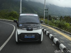 Menikmati Indahnya Danau Toba Tanpa Emisi dengan Toyota C+Pod