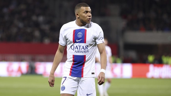 NICE, FRANCE - APRIL 8: Kylian Mbappe of PSG during the Ligue 1 match between OGC Nice (OGCN, Gym) and Paris Saint-Germain (PSG) at Allianz Riviera stadium on April 8, 2023 in Nice, France. (Photo by Jean Catuffe/Getty Images)