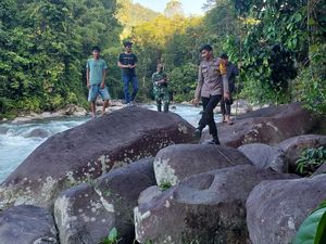 Pria di Mamasa 3 Hari Hilang Terseret Arus Sungai, Keluarga Gelar Ritual Adat Pria di Mamasa 3 Hari Hilang Terseret Arus Sungai, Keluarga Gelar Ritual Adat