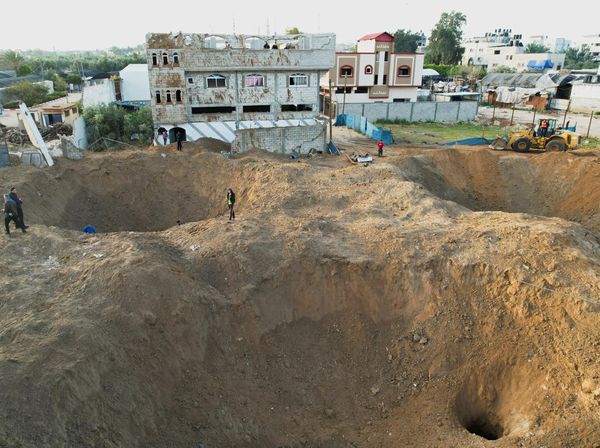 Lubang-lubang Besar Menganga di Gaza Imbas Roket Israel