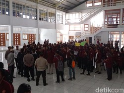 Nasib Terkatung-katung Mahasiswa STMIK Tasikmalaya
