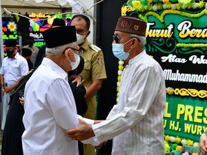 Takziah ke Rumah Duka, Maruf Panjatkan Doa untuk Menantunya Rapsel Ali Takziah ke Rumah Duka, Maruf Panjatkan Doa untuk Menantunya Rapsel Ali