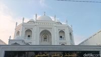 Ini Ragam Keunikan Masjid Ramlie Musofa yang Mirip Taj Mahal