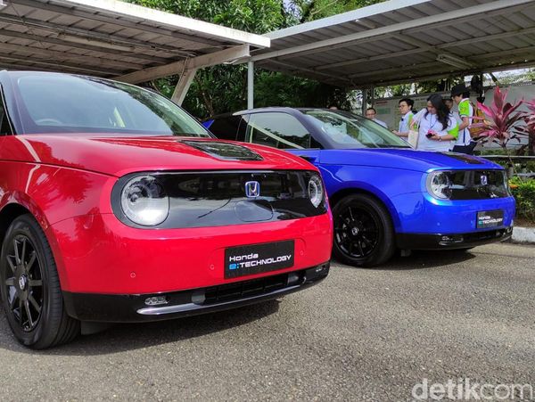 Melihat dari Dekat Mobil Listrik Honda e, Mungil tapi Mutakhir!
