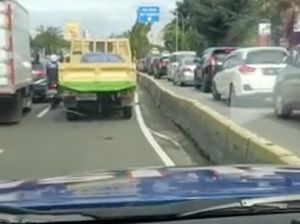 Deretan Mobil Masuk Busway Malah Macet! Eh Kejepret ETLE Keliling