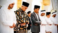 Momen Jokowi dan Ganjar Tarawih Bersama di Solo
