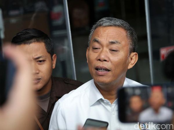 Momen Ketua DPRD DKI Jakarta Prasetyo Edi Diperiksa KPK