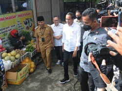 Kunjungi Pasar Boyolali, Jokowi: Harga Pangan Jelang Lebaran Turun Semua