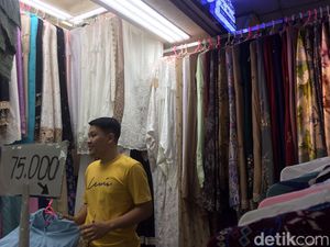 Mukena Model Armani Ramai Dicari di Tanah Abang, Penjual Bisa Cuan Rp 15 Juta
