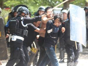 4 Mahasiswa di Palopo Diamankan Buntut Ricuh Demo UU Ciptaker 4 Mahasiswa di Palopo Diamankan Buntut Ricuh Demo UU Ciptaker