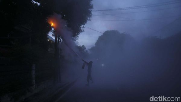 Potret Kabel Terbakar di Menteng Sore Tadi