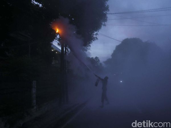Potret Kabel Terbakar di Menteng Sore Tadi