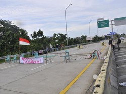 Sudah 8 Jam, Tol Jatikarya Masih Diblokir Pendemo