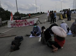 Sudah 4 Jam Tol Jatikarya Diblokir Pendemo, Lalin Transyogi Macet