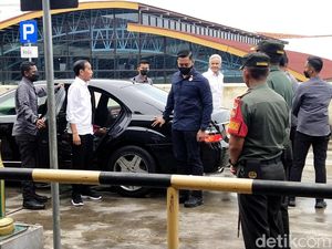 Kompak Pakai Kemeja Putih, Jokowi dan Ganjar Semobil Lagi di Pasar Legi Solo Kompak Pakai Kemeja Putih, Jokowi dan Ganjar Semobil Lagi di Pasar Legi Solo