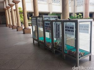 Kronologi Pria Misterius Tempel 20 Stiker QRIS Palsu di Masjid Jaksel