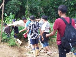 4 Pekerja Tambang Emas di Bone Bolango Tertimbun Longsor, Tim SAR Evakuasi 4 Pekerja Tambang Emas di Bone Bolango Tertimbun Longsor, Tim SAR Evakuasi