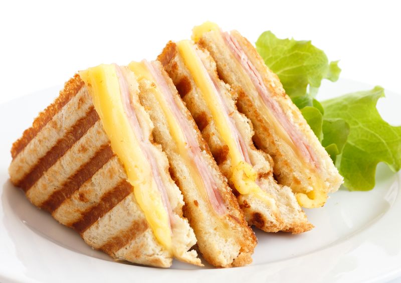Resep Sandwich Keju dan Daging Asap