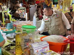 Satgas Pangan Polres Malang Blusukan ke Pasar Cek Sembako Jelang Lebaran