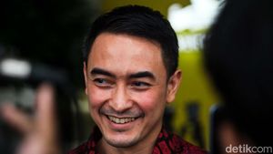 Senyum Zumi Zola Sambangi DPP Golkar