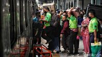 Suasana Mudik Mulai Terasa di Stasiun Pasar Senen