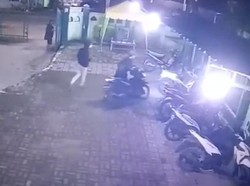 Viral Komplotan Pencuri Bawa Sajam Curi 2 Motor dari Masjid di Medan