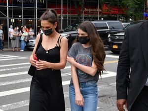 Kehidupan Baru Suri Cruise di Usia 18, Tak Lagi Dapat Rp 6,5 M dari Tom Cruise Kehidupan Baru Suri Cruise di Usia 18, Tak Lagi Dapat Rp 6,5 M dari Tom Cruise