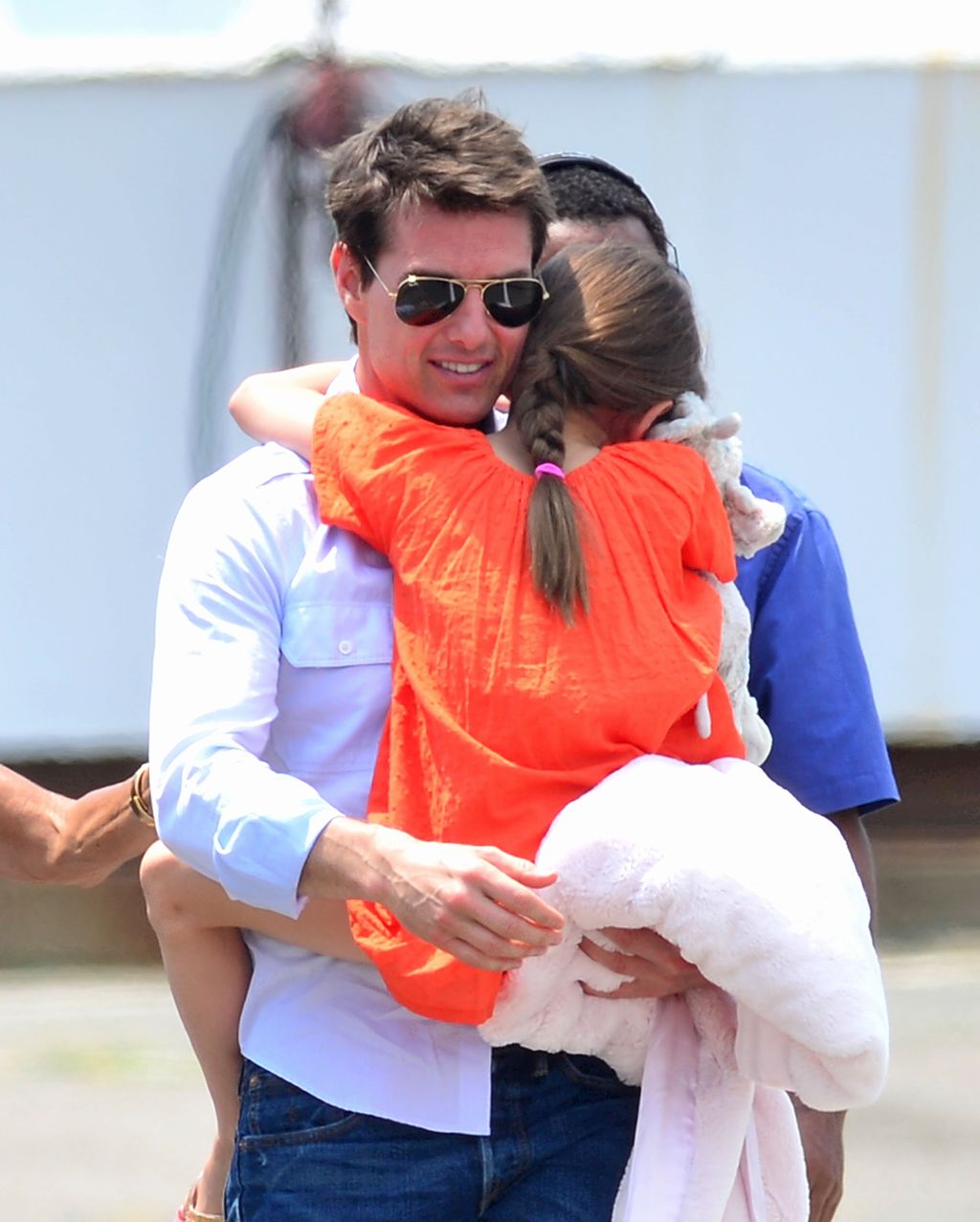NEW YORK, NY - JULY 18:  Tom Cruise and Suri Cruise leave Manhattan by helicopter at the West Side Heliport on July 18, 2012 in New York City.  (Photo by James Devaney/WireImage)