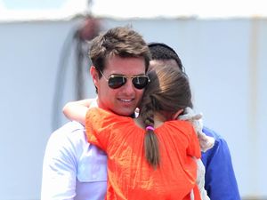 Bukti Tom Cruise Semakin Menjauh dari Suri Cruise, Katie Holmes Ambil Peran