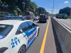 Totolan Libatkan 4 Kendaraan Sebabkan Tol Waru Arah Perak KM 14.600 Padat