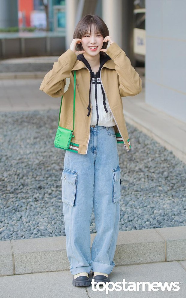 Wendy RED VELVET boogie denim pants