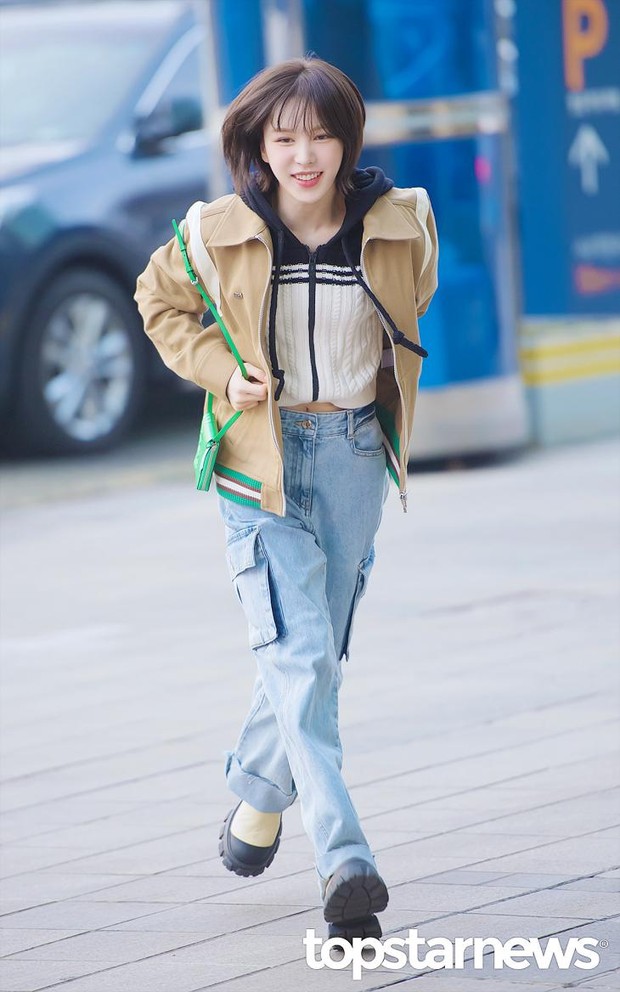 Wendy RED VELVET boogie denim pants