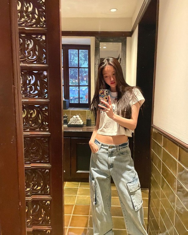 Yooa OH MY GIRL boogie denim pants