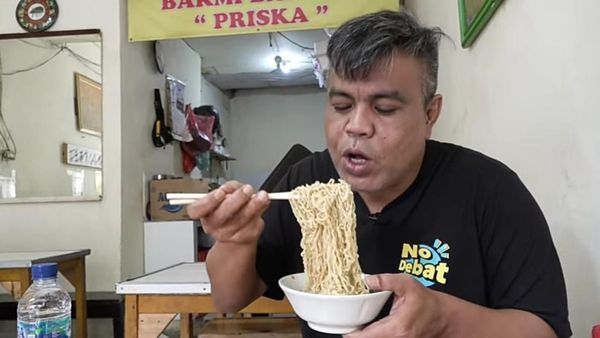 Momen Kuliner Seru Abdel Achrian, Ini Mie Ayam hingga Nasi Uduk Favoritnya
