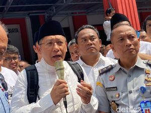 Penampakan Anas Urbaningrum Saat Bebas dari Lapas Sukamiskin Penampakan Anas Urbaningrum Saat Bebas dari Lapas Sukamiskin