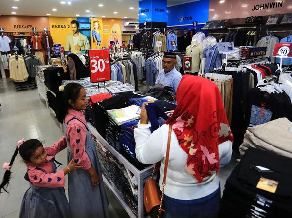 Jelang Lebaran, Warga Mulai Berburu Diskon