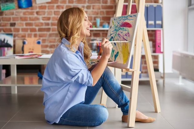 Berekspresi lewat Gambar dan Warna. Foto freepik: Gpointstudio