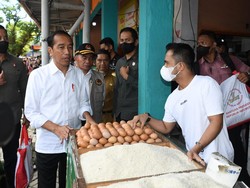 Jokowi Usai Tinjau Pasar Palmerah: Harga Daging Ayam Naik Agak Tinggi