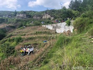 Bus Terjun ke Jurang di Samosir, 2 Tewas