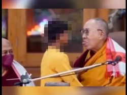 Momen Dalai Lama Minta Bocah Isap Lidahnya, Berujung Minta Maaf