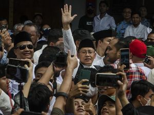 Jawaban Nyelekit Loyalis ke Demokrat yang Kasihan Anas Diadu Domba Jawaban Nyelekit Loyalis ke Demokrat yang Kasihan Anas Diadu Domba