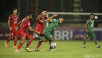 Pertandingan berjalan alot, dengan babak pertama berakhir tanpa gol.