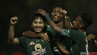 Persebaya pun mengamankan kemenangan tipis 1-0.