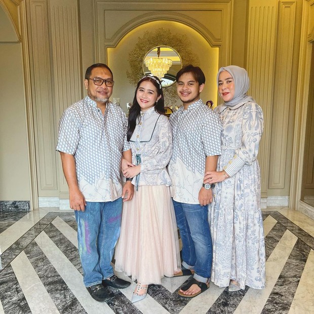 Foto: instagram.com/prillylatuconsina96 Keluarga Prilly Latuconsina/