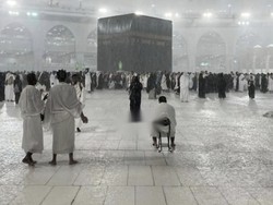 Kakbah Diguyur Hujan, Arab Saudi Lipat Gandakan Keamanan Darurat