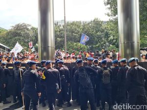 KPK Kembali Digeruduk Massa, Dilempari Tikus dan Telur