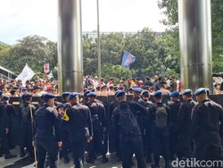 KPK Kembali Digeruduk Massa, Dilempari Tikus dan Telur